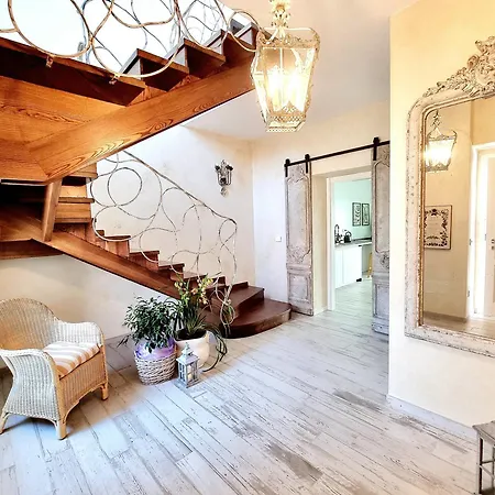 Pensión Golden House