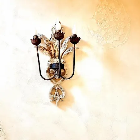 Pensión Golden House *