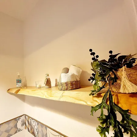 Pensión Golden House *